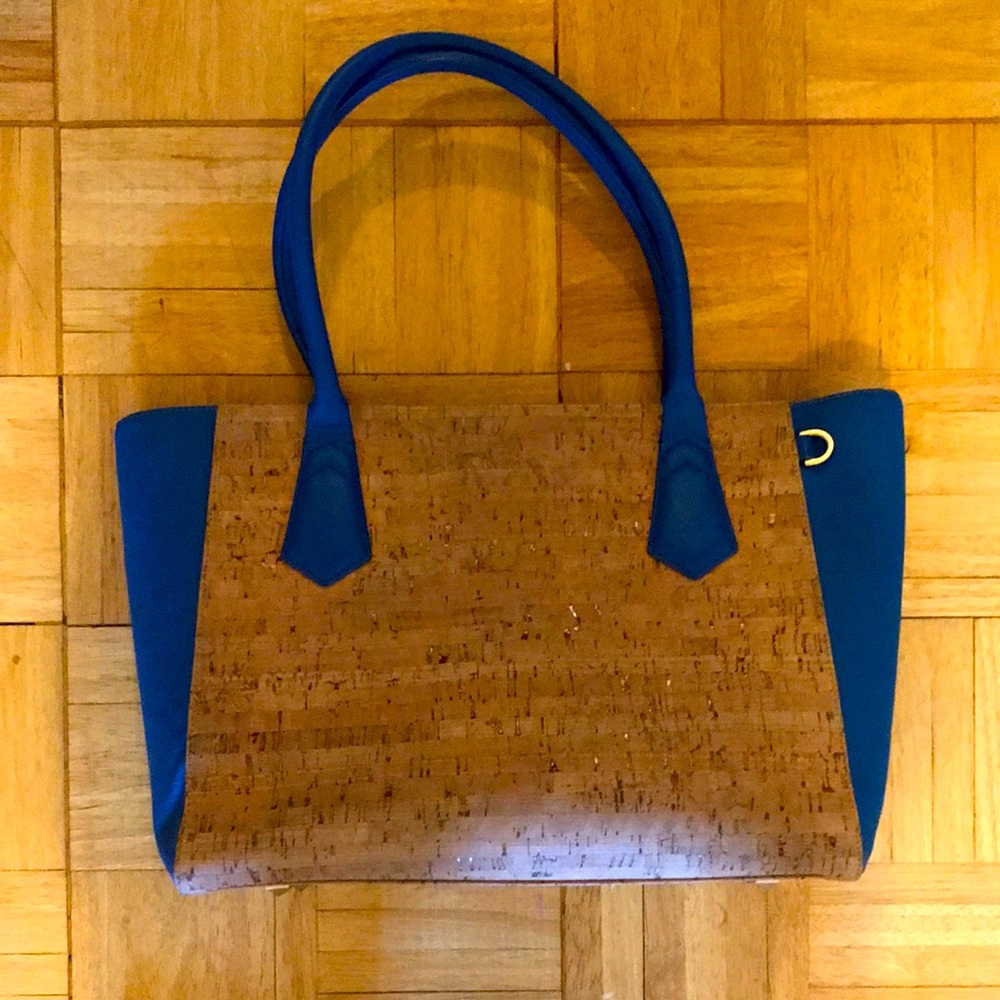 Dagger Dover cork tote with blue sides and handles